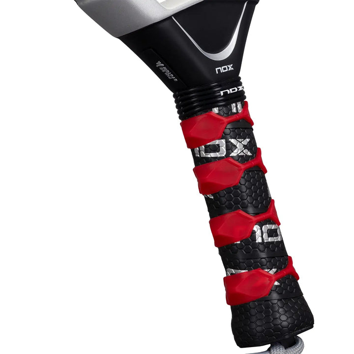 RAQUETTE DE PADEL NOX 2026 - AT10 Genius ATTACK 18K Alum par Agustín TAPIA Nox